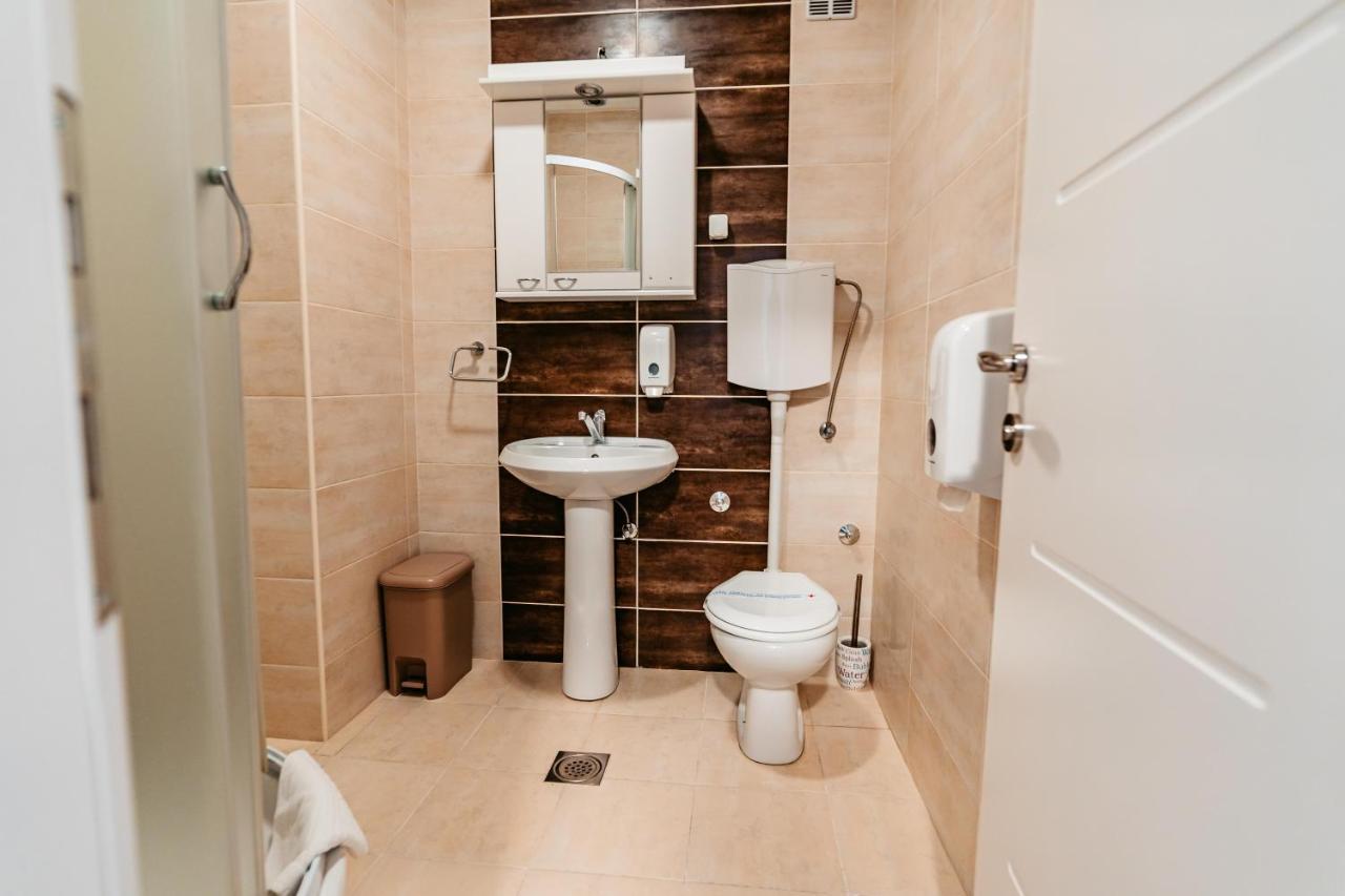 Lotos Depandans Hotel Ni Eksteriør billede