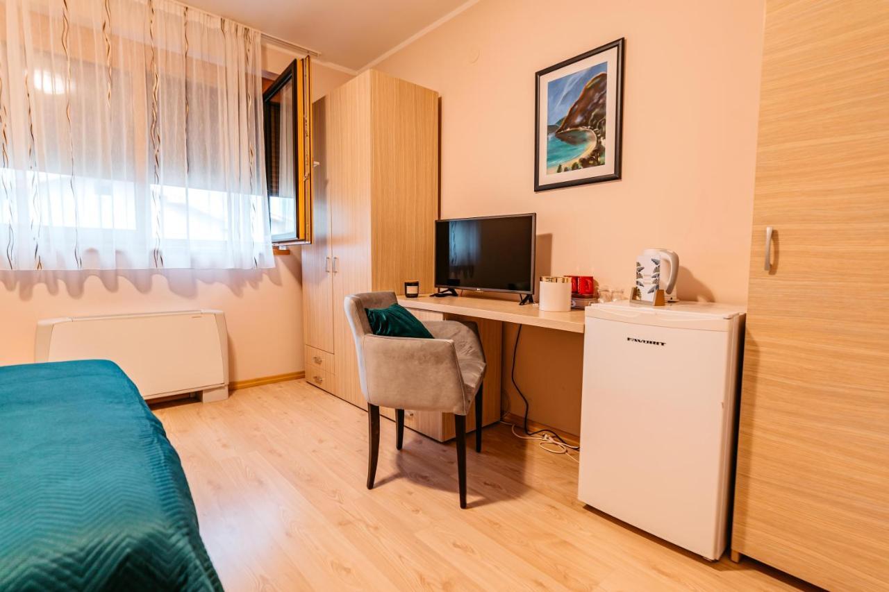 Lotos Depandans Hotel Ni Eksteriør billede