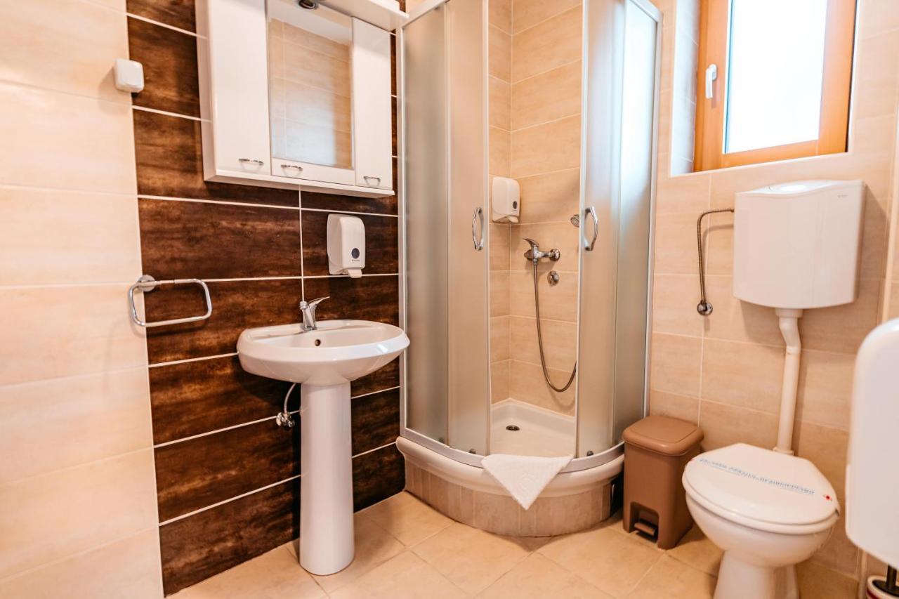 Lotos Depandans Hotel Ni Eksteriør billede