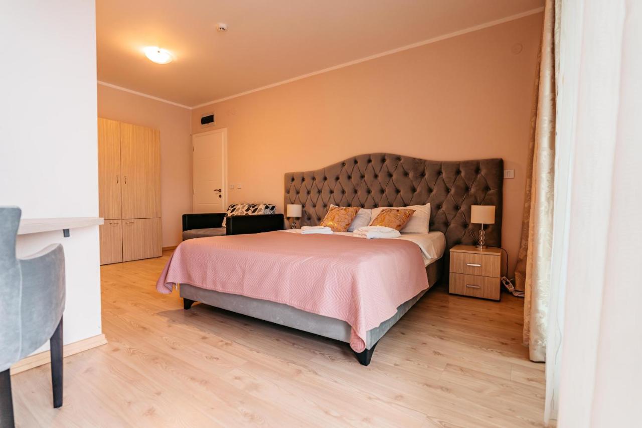 Lotos Depandans Hotel Ni Eksteriør billede