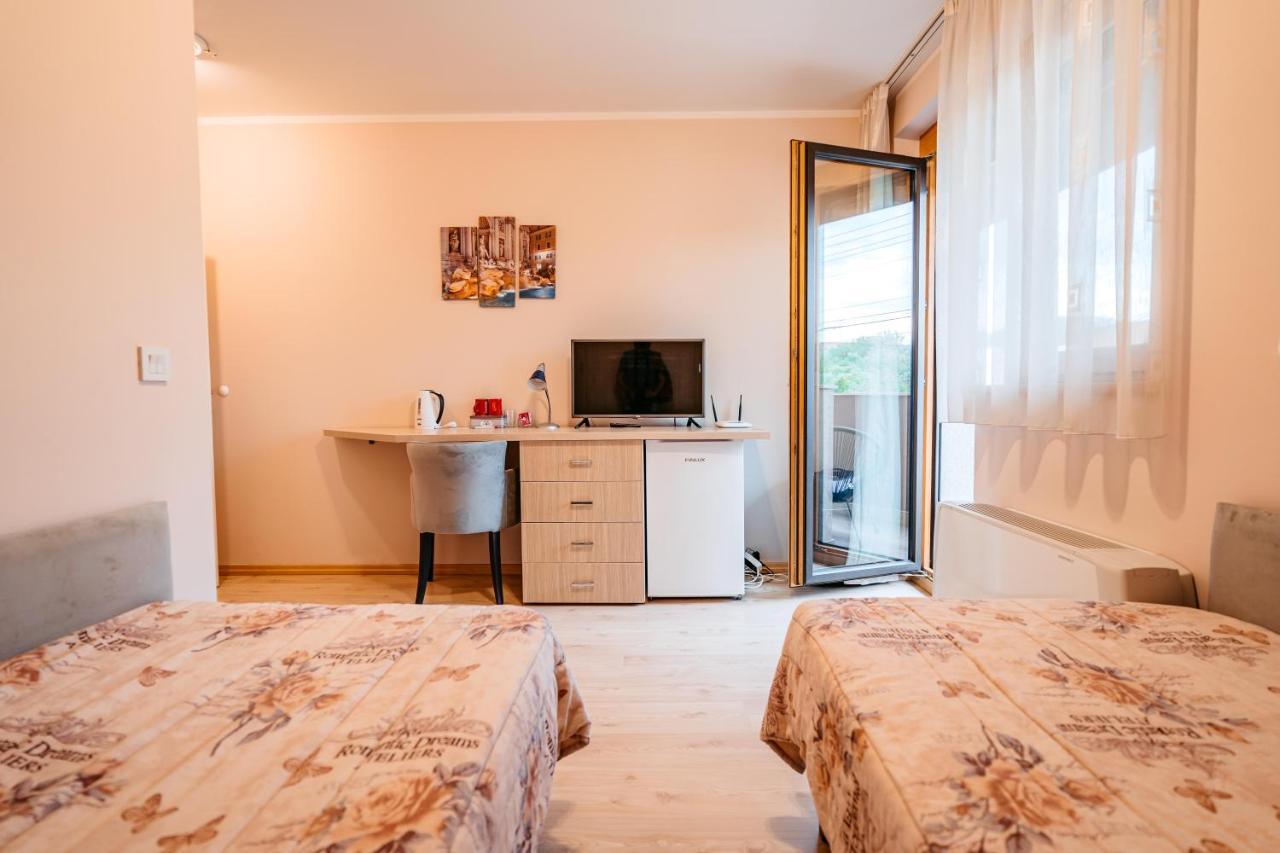 Lotos Depandans Hotel Ni Eksteriør billede
